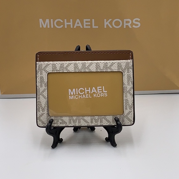 MICHAEL KORS
Leather Large Card Holder Case Wallet
Brown signature color - Picture 5 of 10